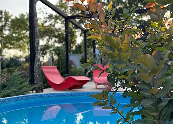 Garden - The Nest بيت للعطل